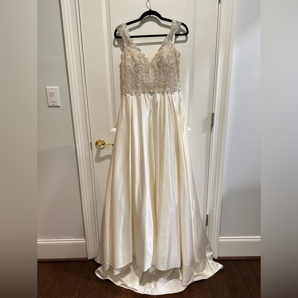 Oleg Cassini Cream Satin Dress